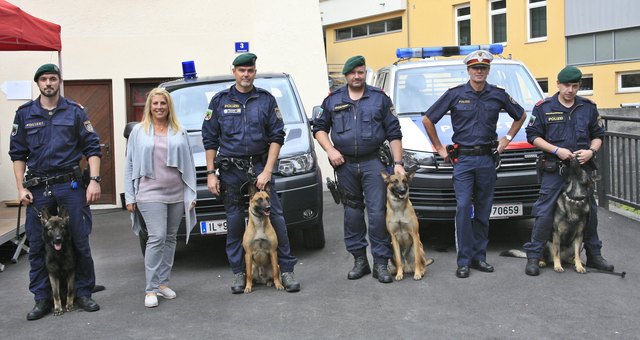 v.l.n.r. Rev.Insp. Andreas Auer, Tatjana Stimmler, Stadtmarketing Imst/Organisation SoFuZo, Gr.Insp. Heinrich Rangger, Bez.Insp. Landesausbildner Dietmar Lintner, ChefInsp. Kommandant der Polizeiinspektion Imst Engelbert Plangger, Rev.Insp. Markus Dirlinger, nicht im Bild aber auch Teil der Vorführung Gr.Insp. Christian Scherl