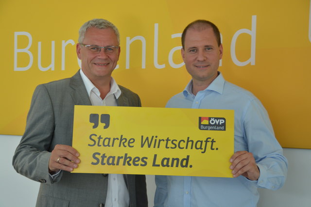 Die Botschaft der ÖVP Burgenland zur Bekämpfung der Arbeitslosigkeit präsentieren Thomas Steiner und Christian Sagartz. | Foto: ÖVP
