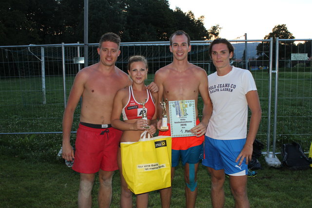Sieger: Team "Grubercek" (Claudia Gruber und Horst Bohacek) mit den beiden Organisatoren Daniel Fabian und David Reisinger