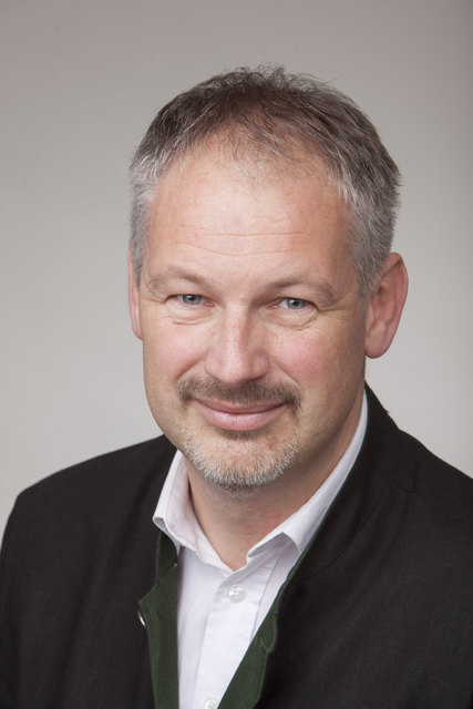 "Religionsbekenntnis auf den Meldezettel", fordert der Grazer VP-Gemeinderat Thomas Rajakovics. | Foto: Fischer/Stadt Graz