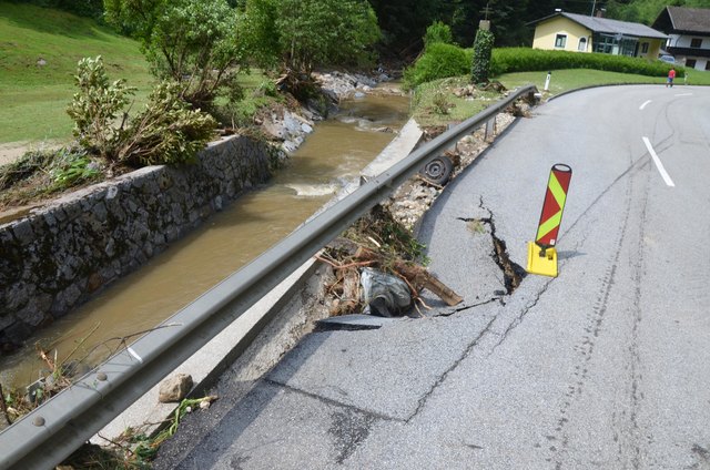 Durch ihre enormen Schäden nach dem verheerenden Sturm war die Eisenbirner Landesstraße besonders gefährlich. | Foto: BFKDO Schärding