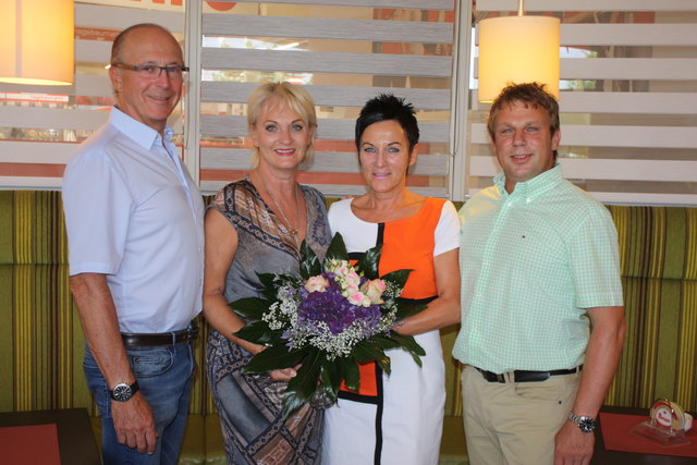Albert und Riki Vogl begrüßten die neuen Pächter Natalie und Peter Maurer in Rosental. | Foto: Cescutti
