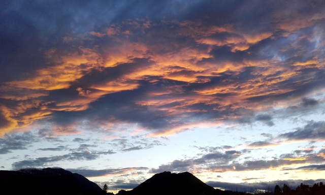 Als "Wiedergutmachung" für den verregneten Tag gab es heute eine tolle "Abendstimmung" über Villach!