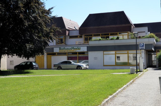 Dem jetzigen "Rathausmarkt" soll für neun Millionen Euro ein Wohn-/Geschäftshaus weichen
