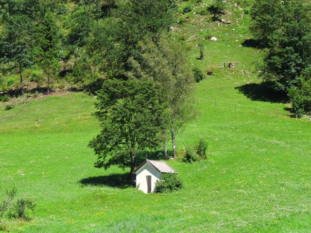Eine schlichte Hauskapelle an einem ruhigen Platz erfüllt die Voraussetzung.