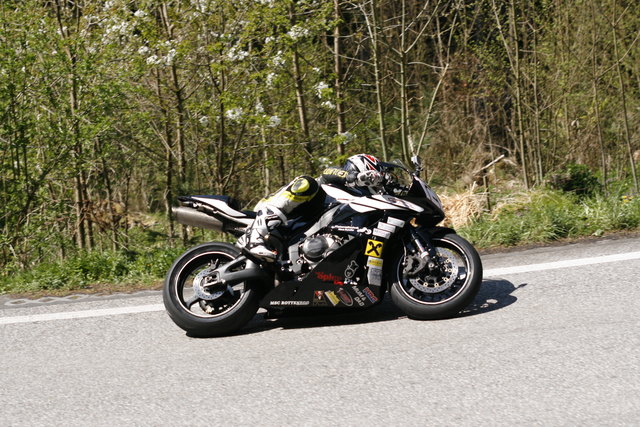 Mit 66 Stundenkilometern über dem erlaubten Limit waren drei Motorradfahrer unterwegs (Symbolbild)