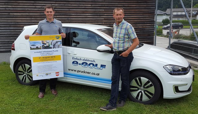 Andreas Strohmaier und Ernst Schachinger laden zum "e-mobil-Infostand" in Randegg. | Foto: privat