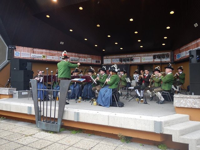 Die BMK Steinberg a. R. eröffnete das Fest am Samstag
