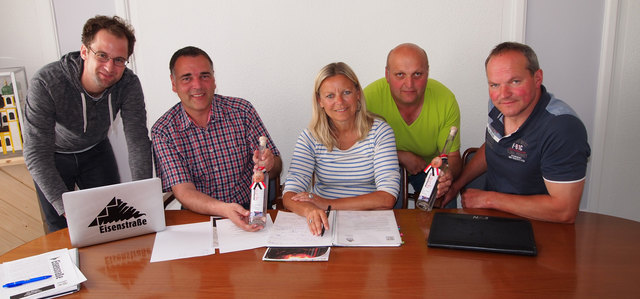 Stefan Hackl, Thomas Raidl, Anita Eybl, Gottfried Wagner und Gerhard Schallauer. | Foto: einstrasse.info