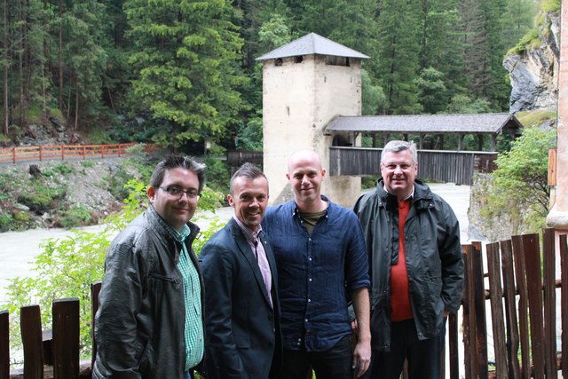 Sommercocktail: JW Bezirksvorsitzender Christoph Mallaun, WK-Bezirksstellenleiter Otmar Ladner, Christoph Egger und WK-Bezirksobmann Anton Prantauer Foto: WK Landeck