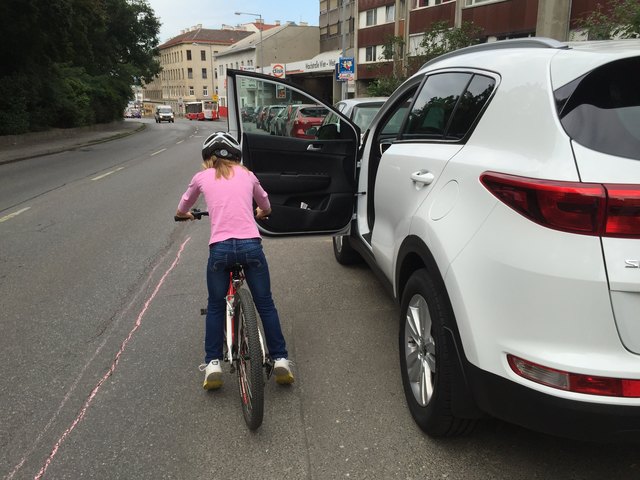 Auf dem geplanten Radstreifen bergab auf der Ameisgasse heißt es aufpassen.