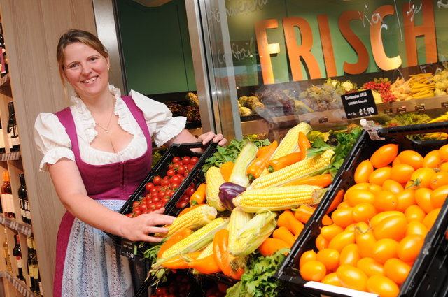 Unternehmerin Elisabeth Feldinger im neu umgebauten Bio-Geschäft im Rochushof.