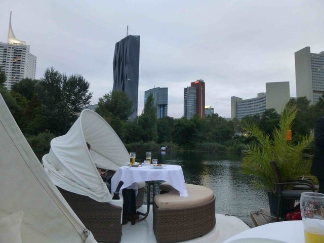 Der "Schwimmende Konzertsaal" am Kaiserwasser in Wien