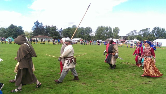 Gefolgsleute vom Bischof