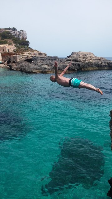 Cliffdiving Cala des Llombards / Mallorca