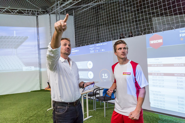 Projektmanager Roland Goriupp erklärt WOCHE-Mediaberater Philip Fürstaller die Feinheiten. | Foto: Geopho