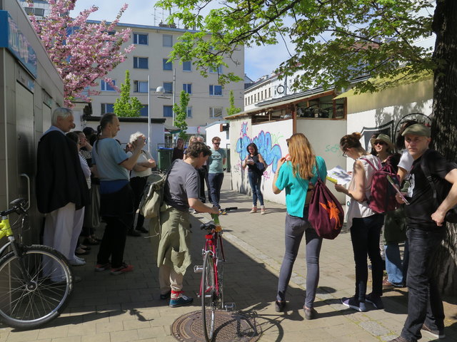 Am Johann-Nepomuk-Vogl-Platz gibt es bis Mitte Oktober die Gelegenheit, sich über das Grätzel auszutauschen. | Foto: GB 17/18
