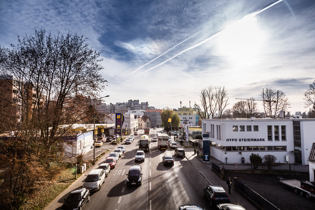 Die Plüddemanngasse gilt als eine der Einzugsstraßen nach St. Peter und wurde soeben um eine Radspur erweitert. | Foto: geopho.com