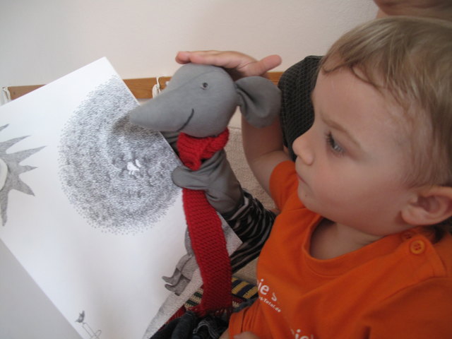 "Stanislaus, die Lesemaus" stattet der Pfarrbücherei wieder einen Besuch ab.