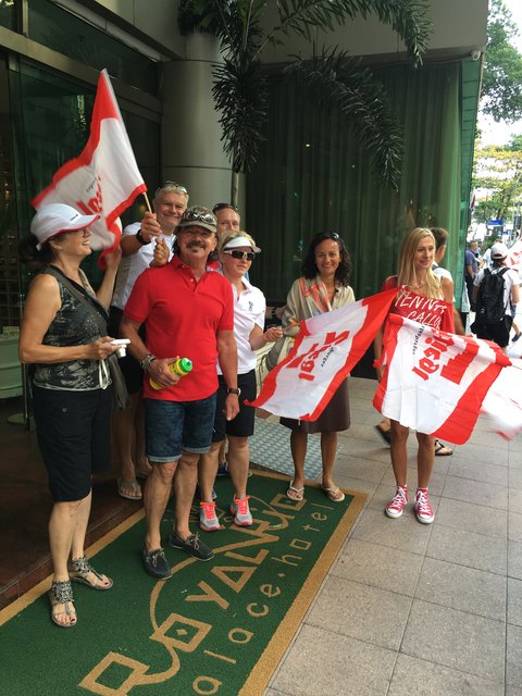 Ausgestattet mit Fahnen und Österreich-Trikots mitten in Rio. | Foto: KK