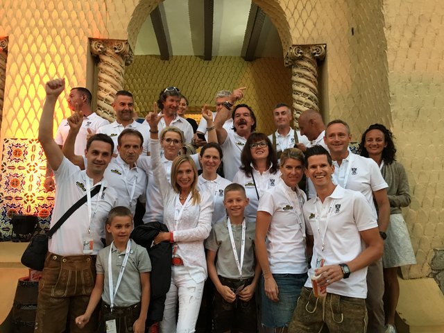 Die Peeroton-Delegation mit Barbara Penz-Arzberger und Karl Arzberger im Österreicher Haus. | Foto: KK