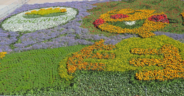 Pumuckl - gestaltet vom Hödnerhof  mit vielen hundert Blumentöpfen (Blumenhändler in Eichelwang) anlässlich des Blumenumzuges in Ebbs/Kufstein (Ende August)