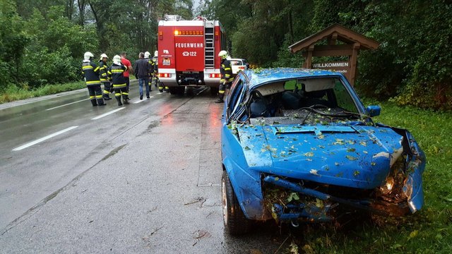 Der komplett deformierte Wagen des Unfalllenkers | Foto: FF Feistritz/Facebook