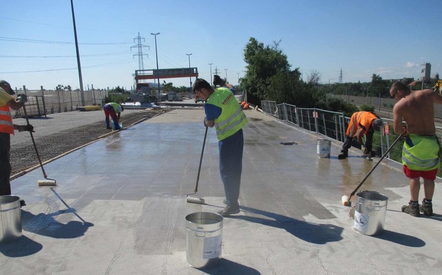 Die Grundierungsarbeiten an der A4 Ost-Autobahn zeigen an: Die Baustelle geht dem Ende zu. | Foto: Asfinag
