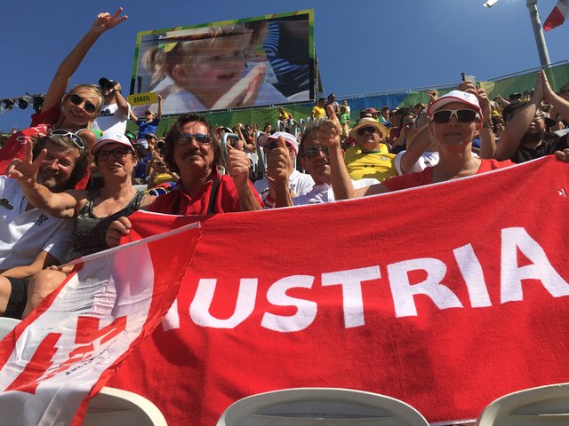 DIe Österreicher fielen im Beach-Volleyballstadion und im Tennis-Stadion auf. | Foto: KK