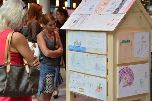 LA Barbara Schwaighofer (li.) war berührt von den teils drastischen Darstellungen.