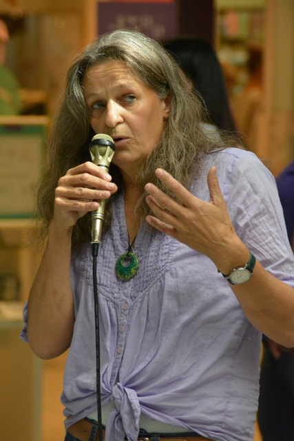 Anneliese Sojer sammelte über Monate hinweg eindrucksvolle Bilder aus dem Kufsteiner Camp.