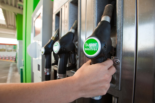 Durschschnittlich 900 Liter Sprit landen pro Jahr in einem burgenländischen Tank. | Foto: Ferkelreggae/Fotolia
