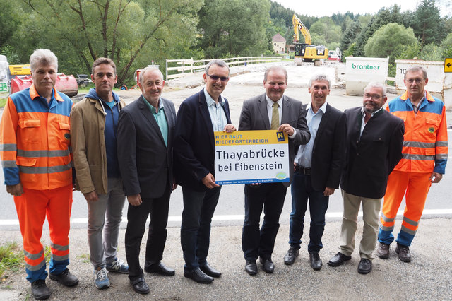 Bgm. Rudolf Mayer und Bundesrat Eduard Köck eröffneten die Baustelle offiziell. | Foto: NLK