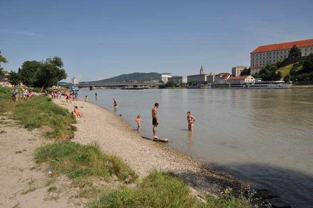 Am Donaustrand in Urfahr lädt die KPÖ zum Grillfest mit Kundgebung. | Foto: Stadt Linz