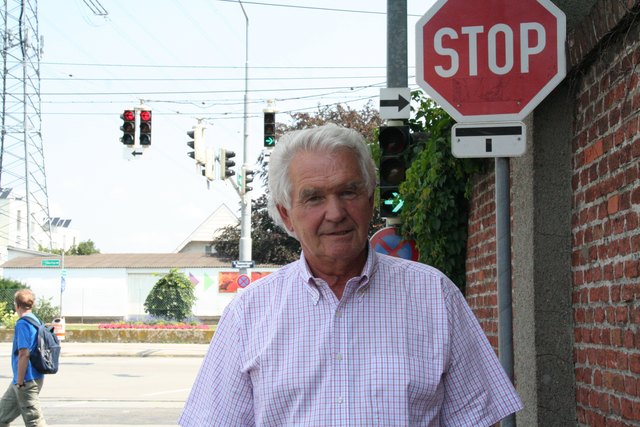 Die Abbiegeampel über der Kreuzung wurde neu montiert, so SP-Bezirksvize Peter Kriz.