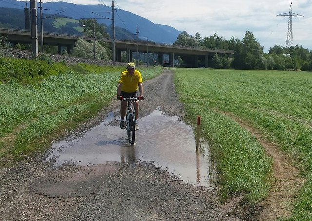 Eines 5-Sterne-Radweges unwürdig, meint der Feistritzer Karl Müller | Foto: Müller
