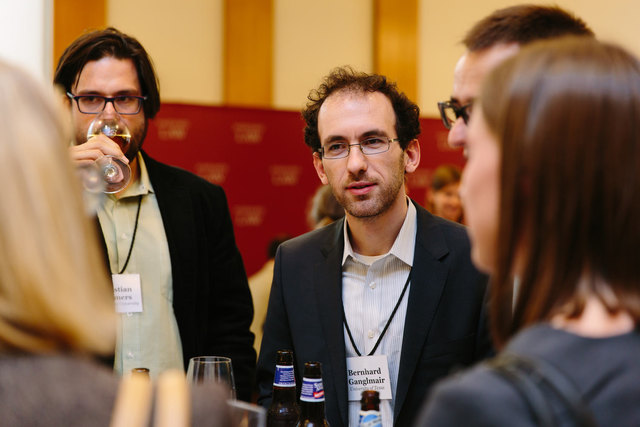 Bernhard Ganglmair auf einem Kongress in der Harvard Law School.