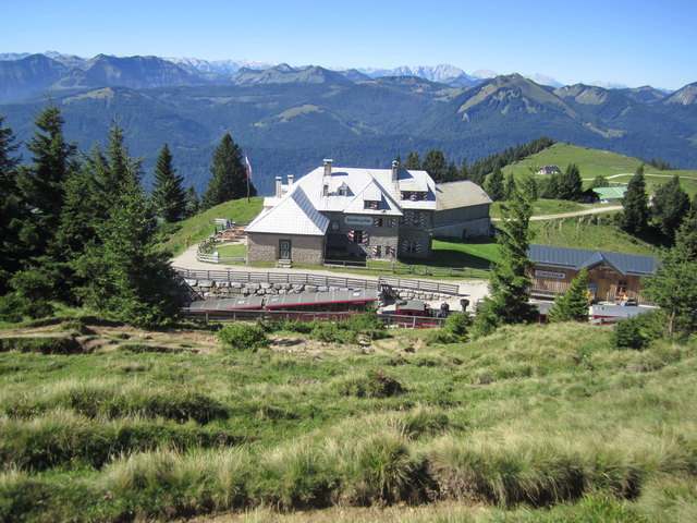 Auf 1365m liegt die Schafbergalm, der Gasthof Schafberg-Alpe und die Mittelstation der Schafbergbahn.