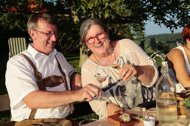 In der Marktgemeinde Ehrenhausen an der Weinstrae! Marktgemeinde Ehrenhausen a. d. W. Marktplatz 2. 8461 Ehrenhausen an der Weinstrae T: +43 3453 Marktgemeinde Ehrenhausen an der Weinstrae