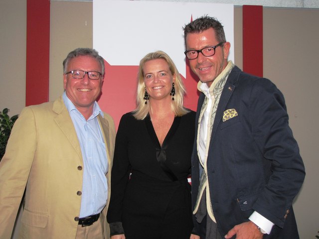 Kulturlandesrat Heinrich Schellhorn mit Festspiel-Vorstandsmitglied Sabine Döllerer und Bezirksblätter-GF Michael Kretz.