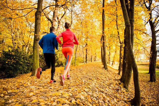 In der Übergangszeit von Sommer auf Herbst erkälten sich viele - das Wetter ist aber geradezu ideal für Sport an der frischen Luft. | Foto: Martinan - Fotolia.com