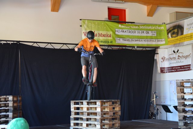 Trial-Staatsmeister Thomas Pechhacker aus Purgstall zeigte beim Talentecontest in Steinakirchen sein Können am Bike.