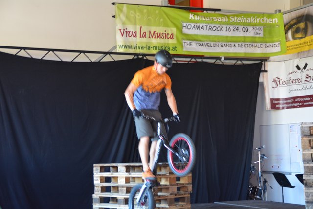 Trial-Staatsmeister Thomas Pechhacker aus Purgstall zeigte beim Talentecontest in Steinakirchen sein Können am Bike.