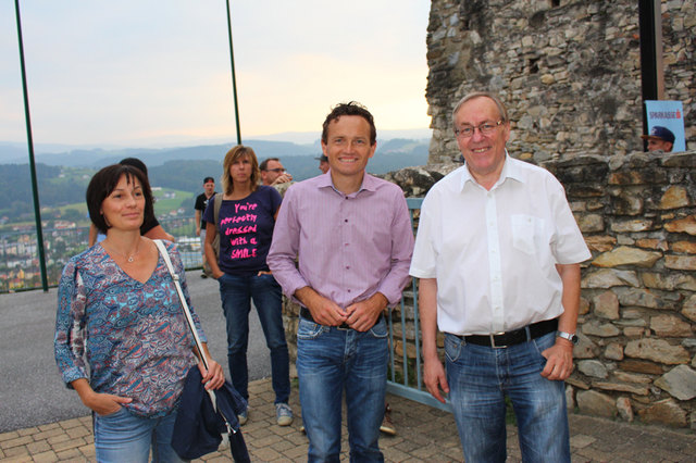 Bgm. Ernst Meixner und Sparkassen-Direktor Wolfgang Jöbstl unter den Zuhörern. | Foto: Cescutti