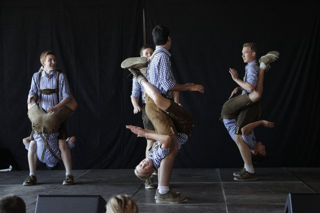 Die Randegger Spitzbuam gingen beim Talentecontest mit ihrer Schuhplattler-Einlage als Sieger hervor. | Foto: Auer