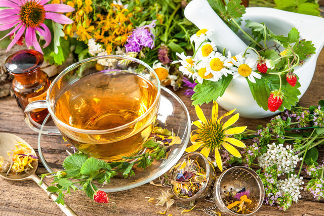 Heilkräuter können als sanfte Helfer Wohlbefinden und Lebensqualität steigern. | Foto: Alexander Raths - Fotolia.com