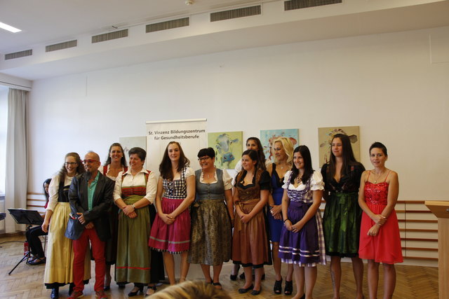 Feierliche Zeugnisverleihung in der LLA Imst: Die Absolventinnen der Ausbildung zur Pflegehilfe. | Foto: KH Zams / St. Vinzenz Bildungszentrum für Gesundheitsberufe