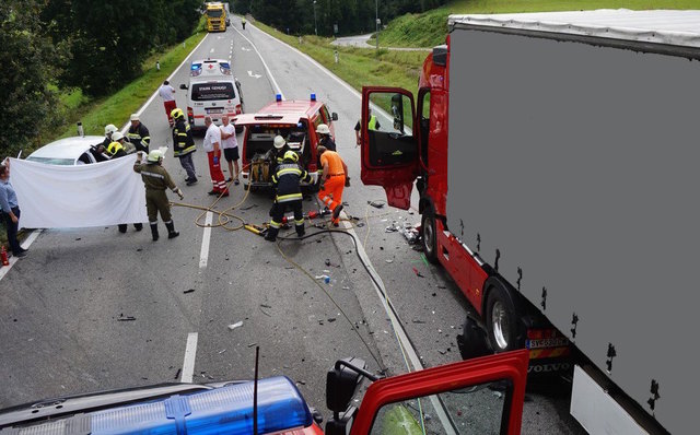 Die FF Glanegg und FF Feldkirchen standen mit insgesamt 19 Mann und fünf Fahrzeugen im Einsatz | Foto: FF Feldkirchen