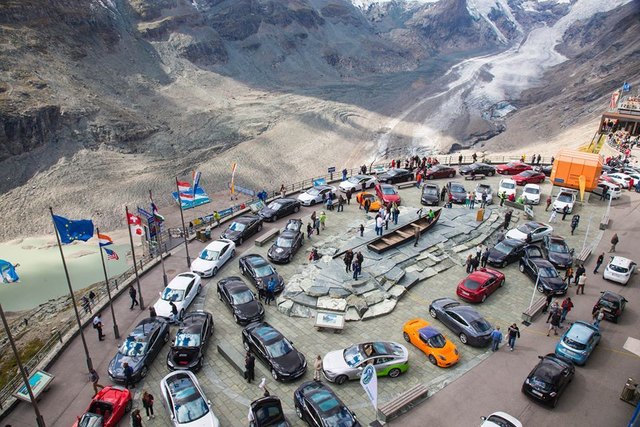 TESLA Club Österreich auf der Kaiser-Franz-Josefs-Höhe am Ende der Gletscherstraße, einer der beiden Stichstraßen der Großglockner Hochalpenstraße | Foto: Großglockner Hochalpenstraßen AG