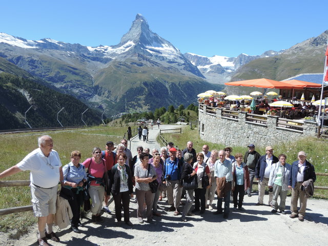 .. die SB Andorf Reisegruppe vor dem Matterhorn..